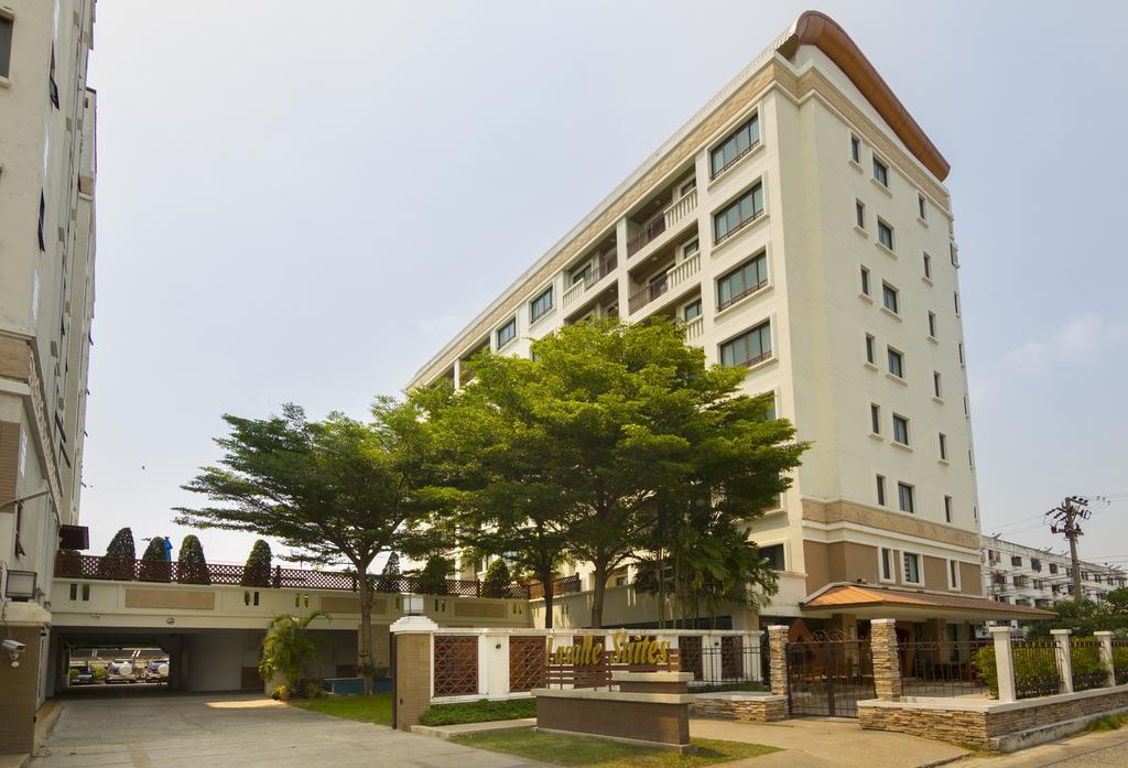 Lasalle Suites Hotel & Residence Bangkok Exterior photo